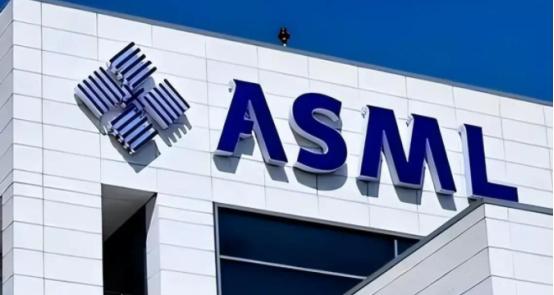 快讯！
荷兰政府突然宣布了。
在海牙发布对中国新的出口管制细则，进一步收紧浸润式