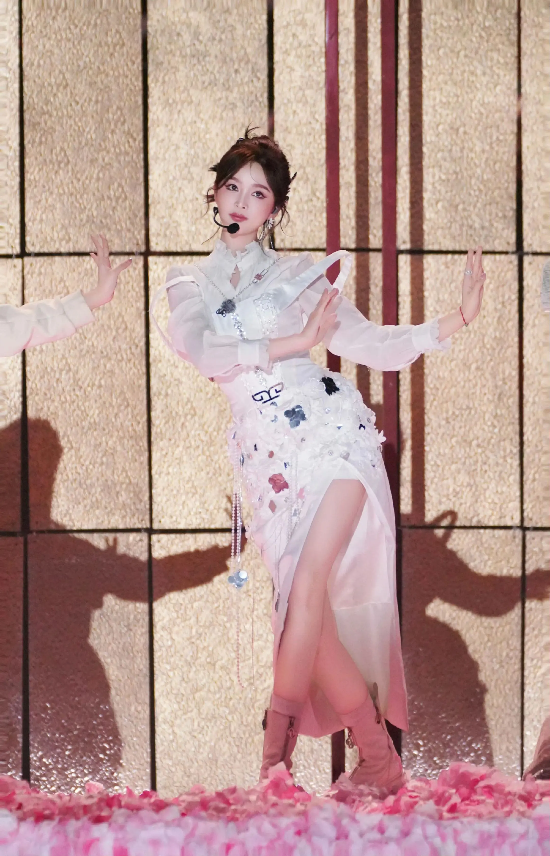 ·「全选记录仪」  姝影娉婷，东方意蕴，花田错落间来一场邂逅 🦋