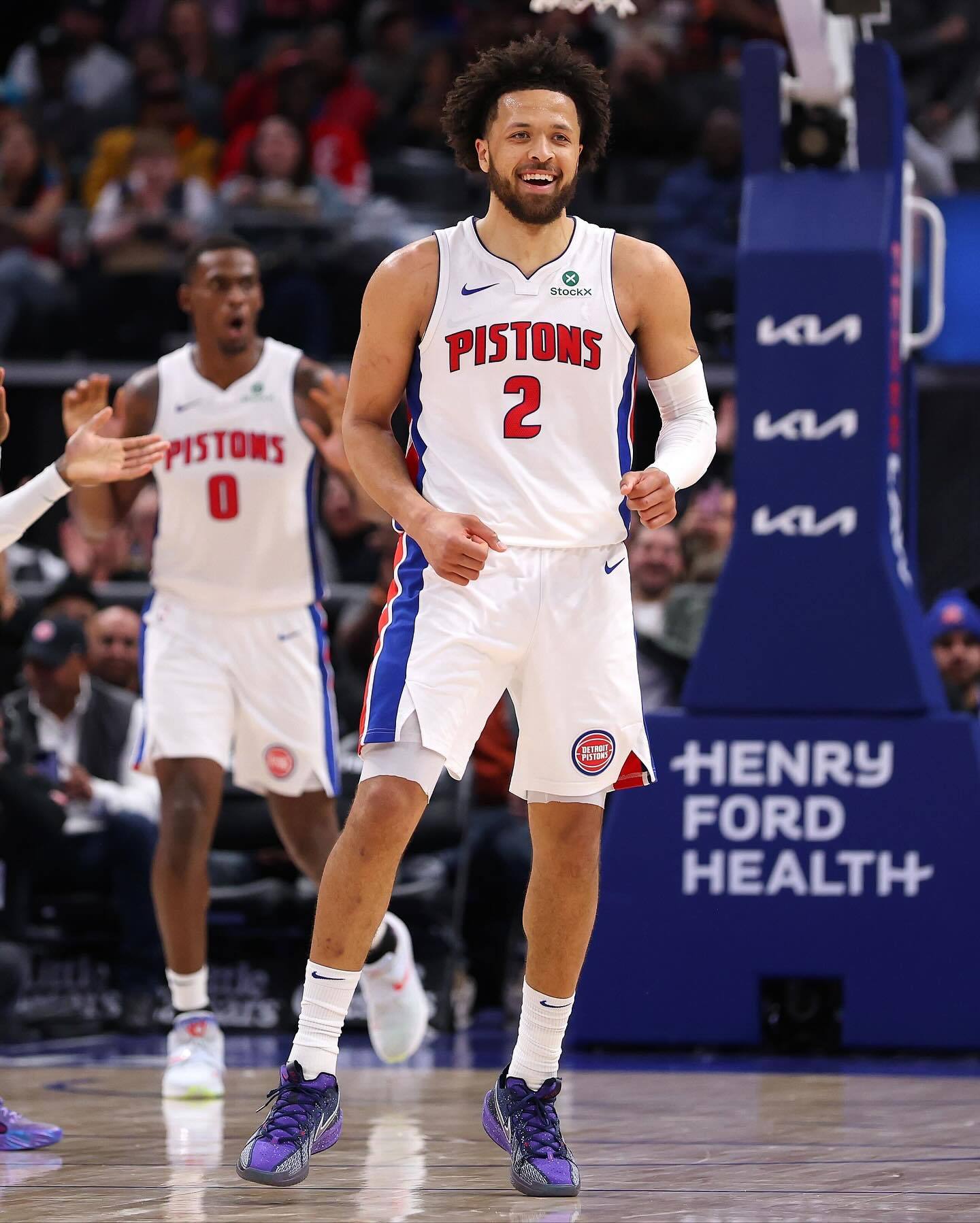 坎宁安已与耐克达成全新六年续约协议，将获得个人专属签名鞋系列，预计将于2026-