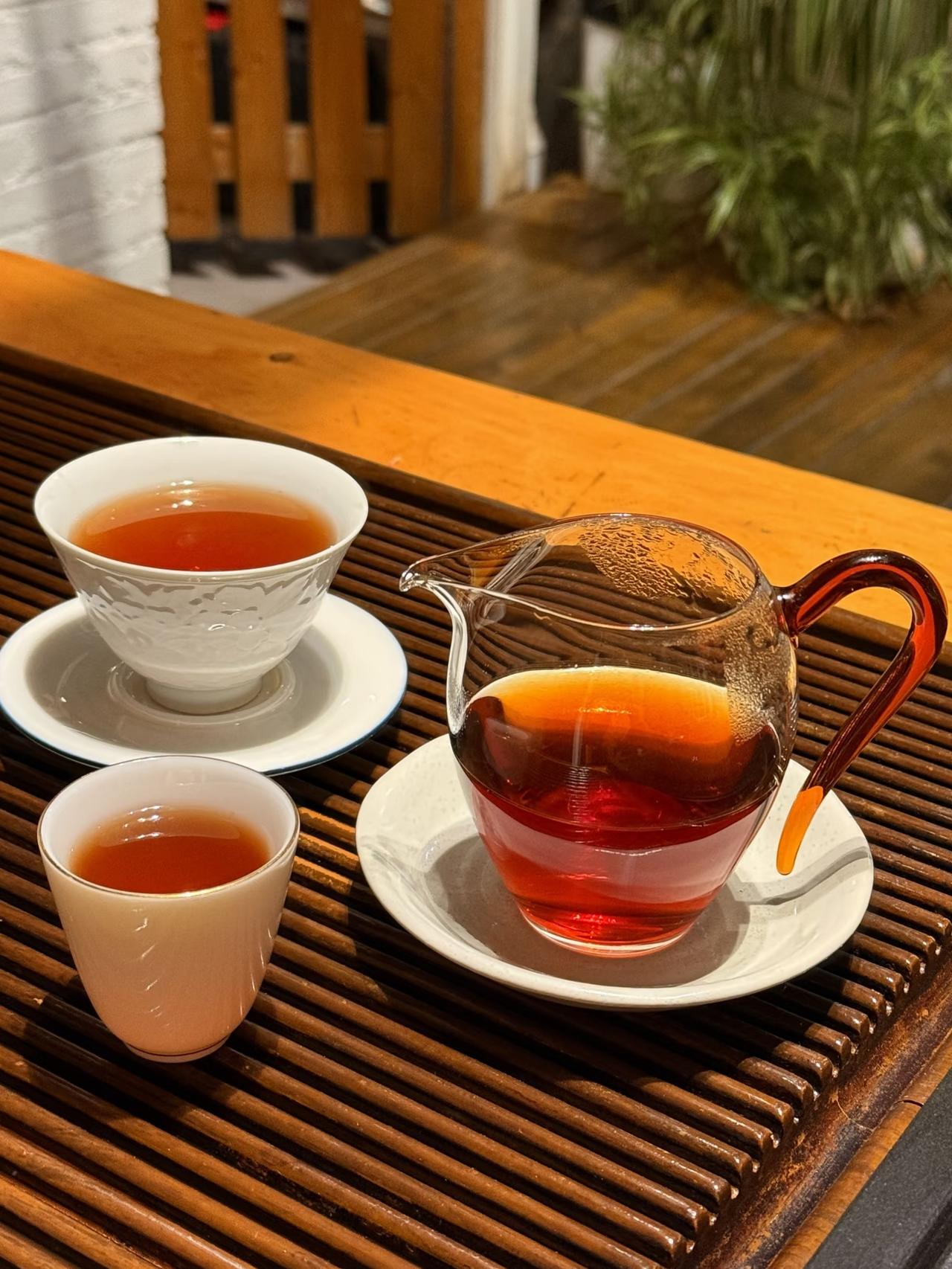 喝茶到底是不是交智商税？说说我的大实话
 
有人说，喝茶就是交智商税，几百几千块