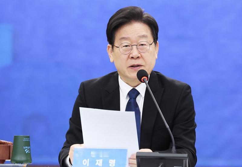 【你怎么看特朗普要求获得驻韩美军基地所有权,李在明称相信特朗普在开玩笑】
   