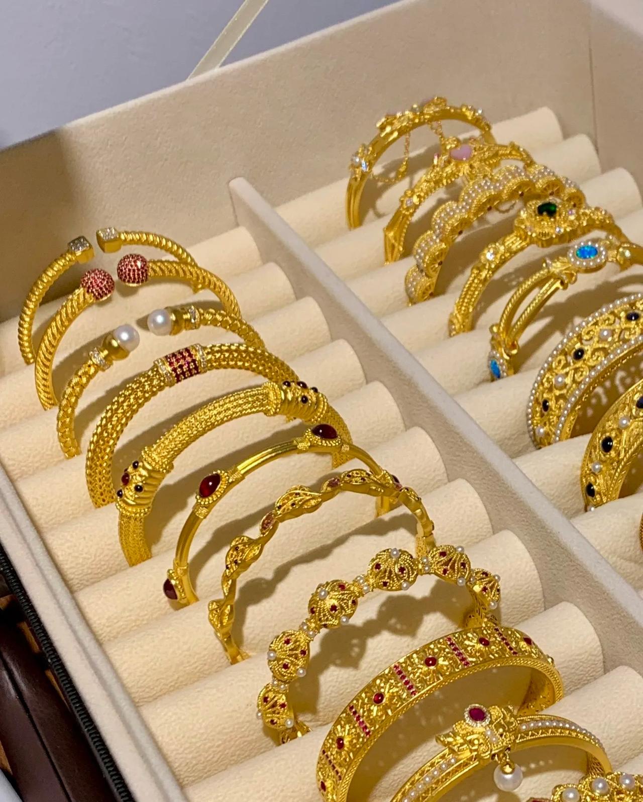 12公斤黄金遗失，价值2千万黄金首饰遗忘在火车上，列车长捡到后物归原主仅用一小时