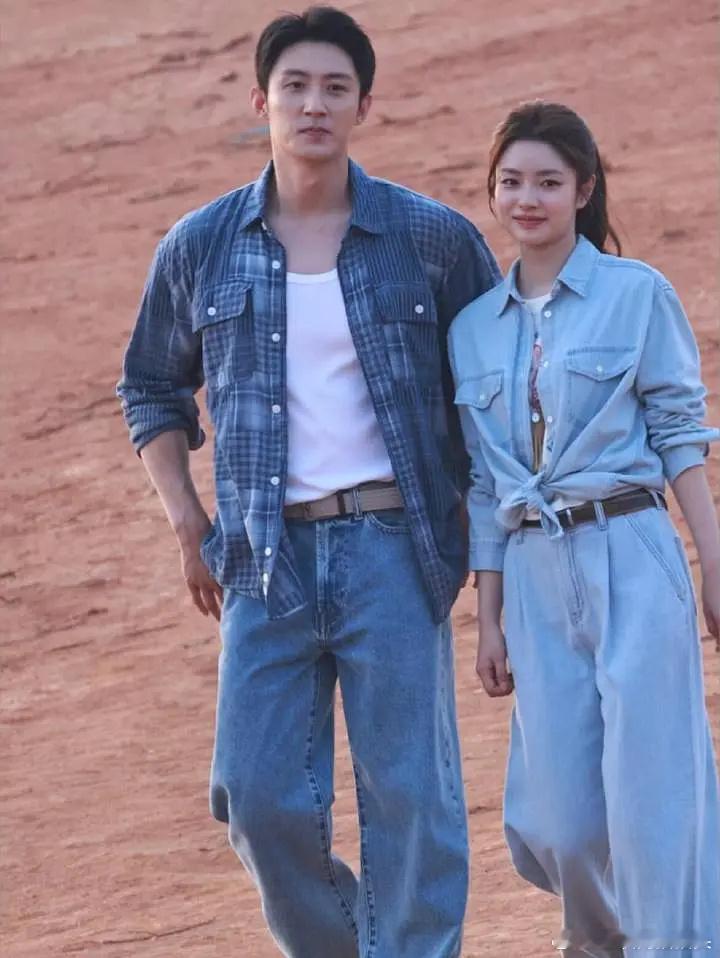 徐若晗和张艺上长得好像有没有……不知道的还以为是黄景瑜和张艺上一起拍戏 