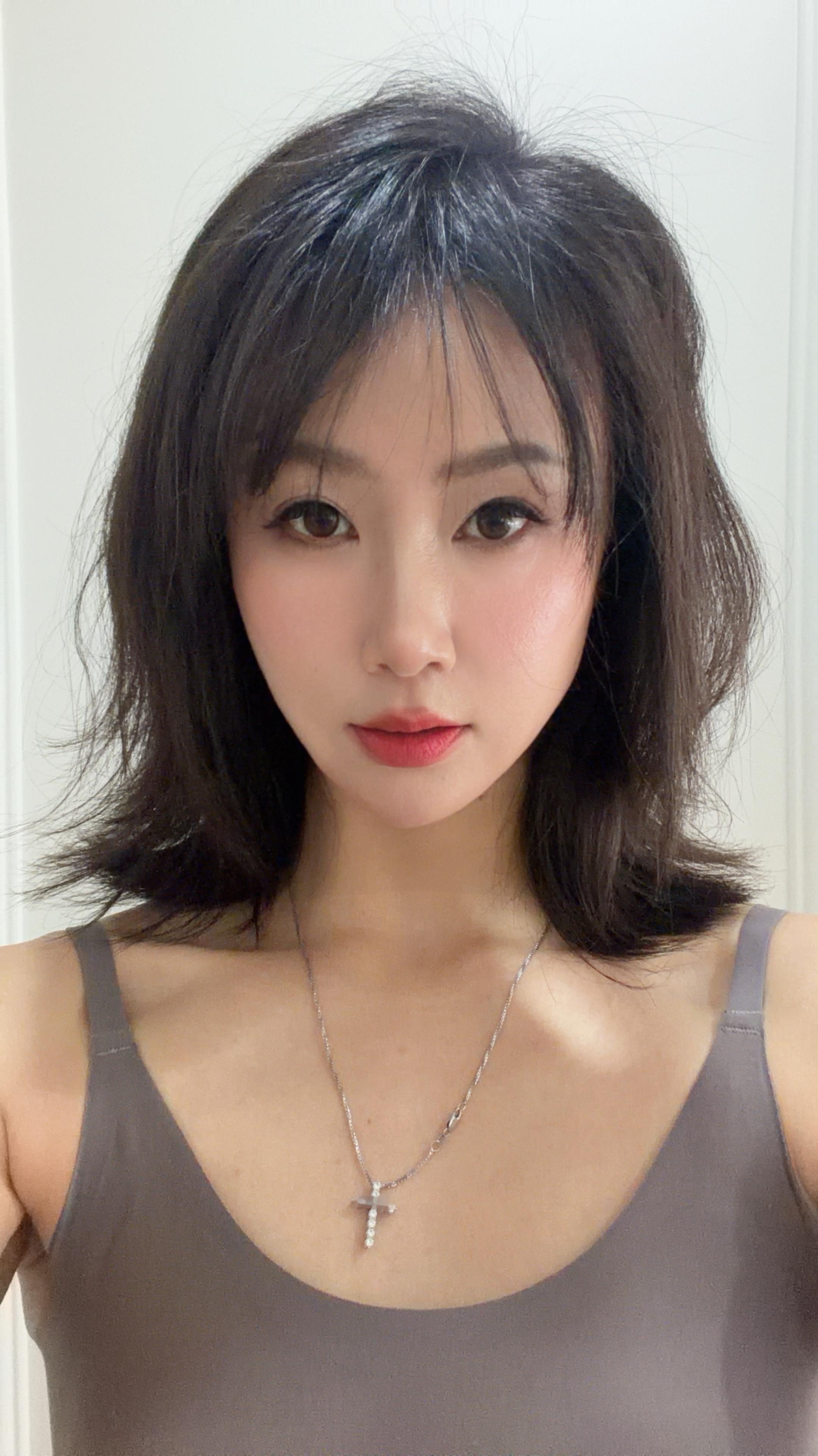 也是努力自学了如何化妆了提亮很重要 非常重要 我个人认为是底妆灵魂唇线绝壁重要 