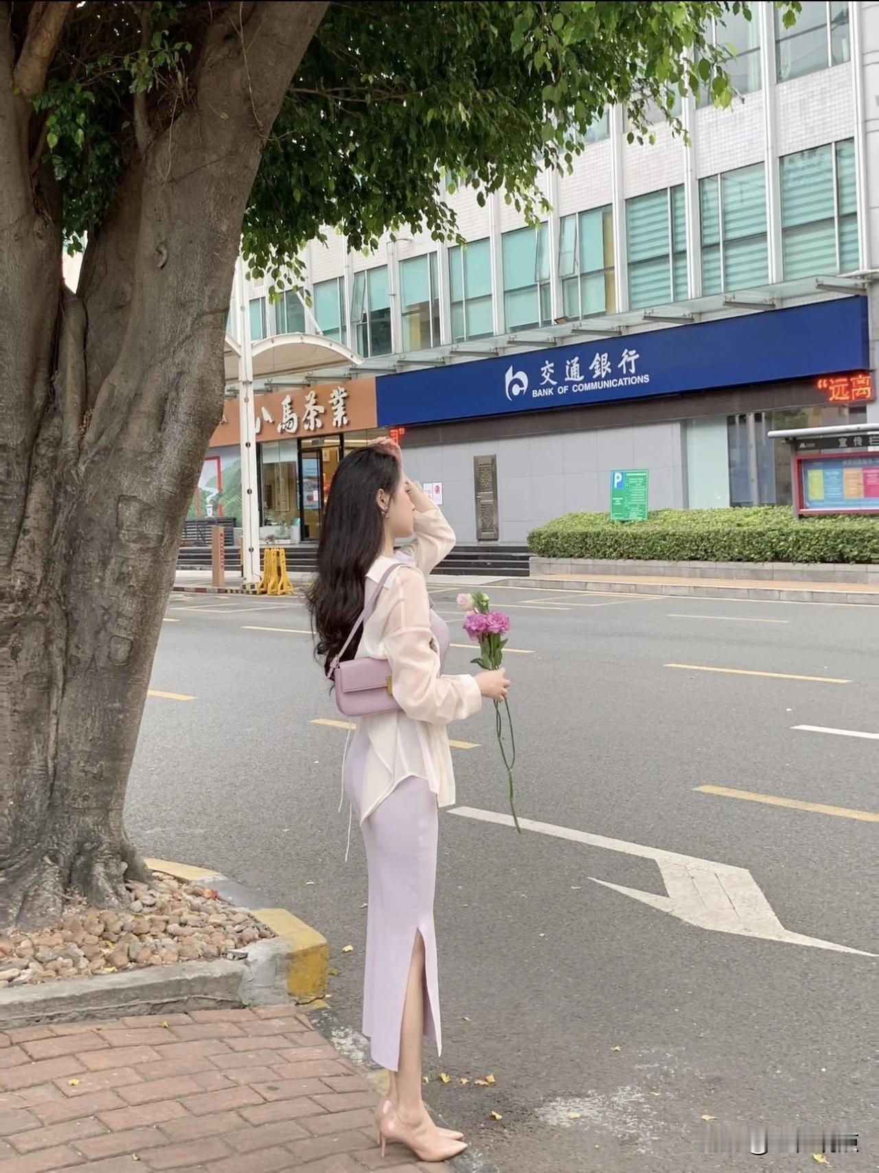 周末的路上真清净！连衣裙有什么搭配要领 时尚街头摄影分享 职业装