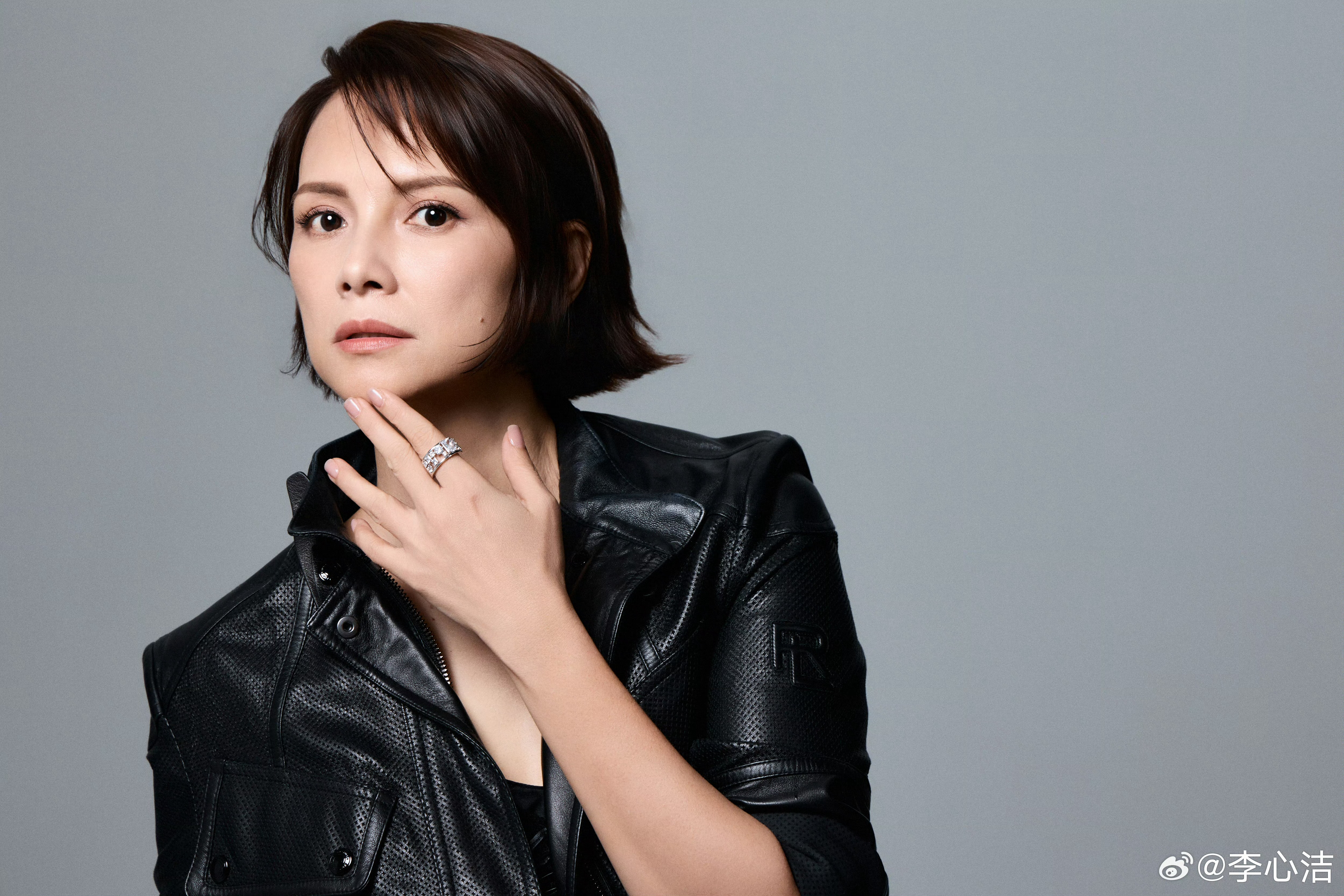 李心洁allblack造型轻松乘风李心洁好优越的骨相真的太期待了 