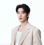 尚界就这样炫耀肖战 这波炫耀我给满分！大街小巷都被肖战承包，抬头就是心动瞬间。大