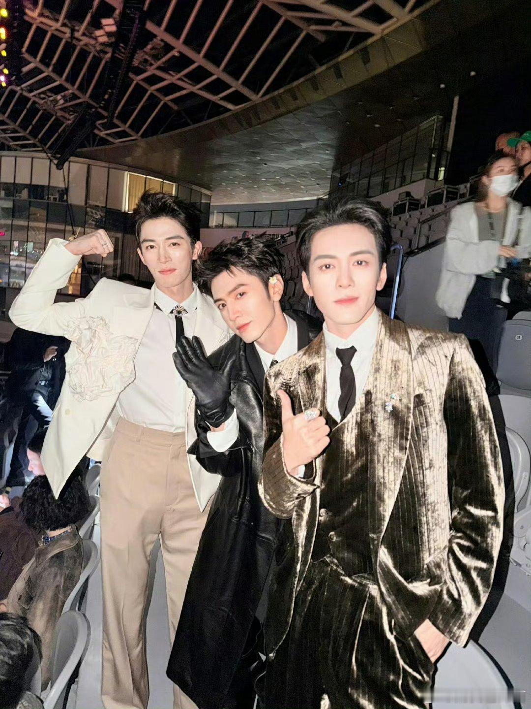 曾舜晞 怎么到哪儿都是横店这帮人这句话由本人说出来就更搞笑了。 ​​​