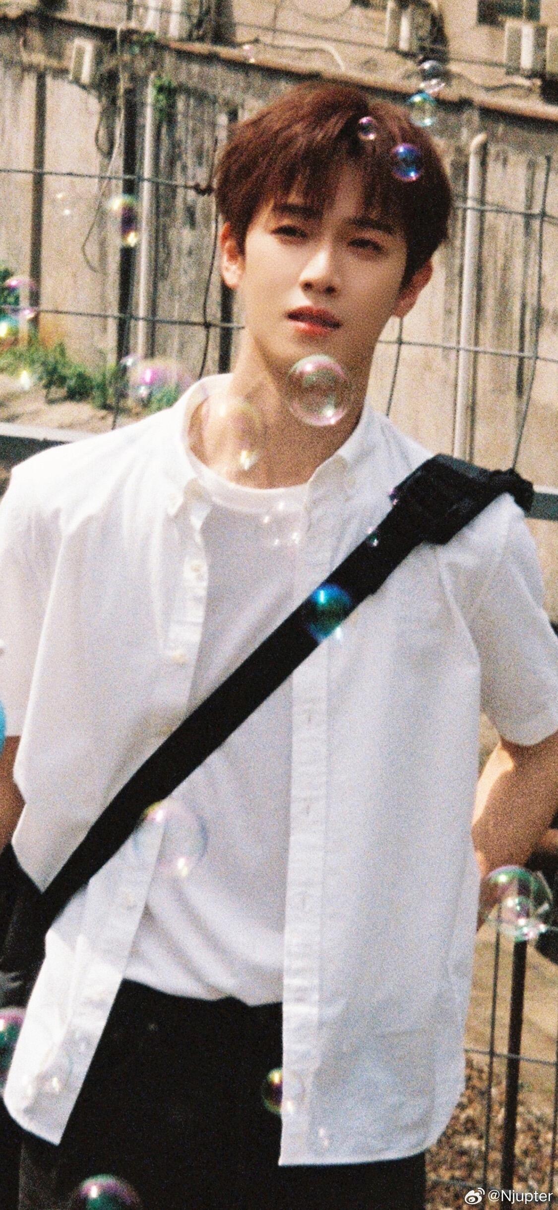 李昀锐深圳活动状态 隔着屏幕都能感受到现场氛围，李昀锐亲和力满满，互动走心，清唱