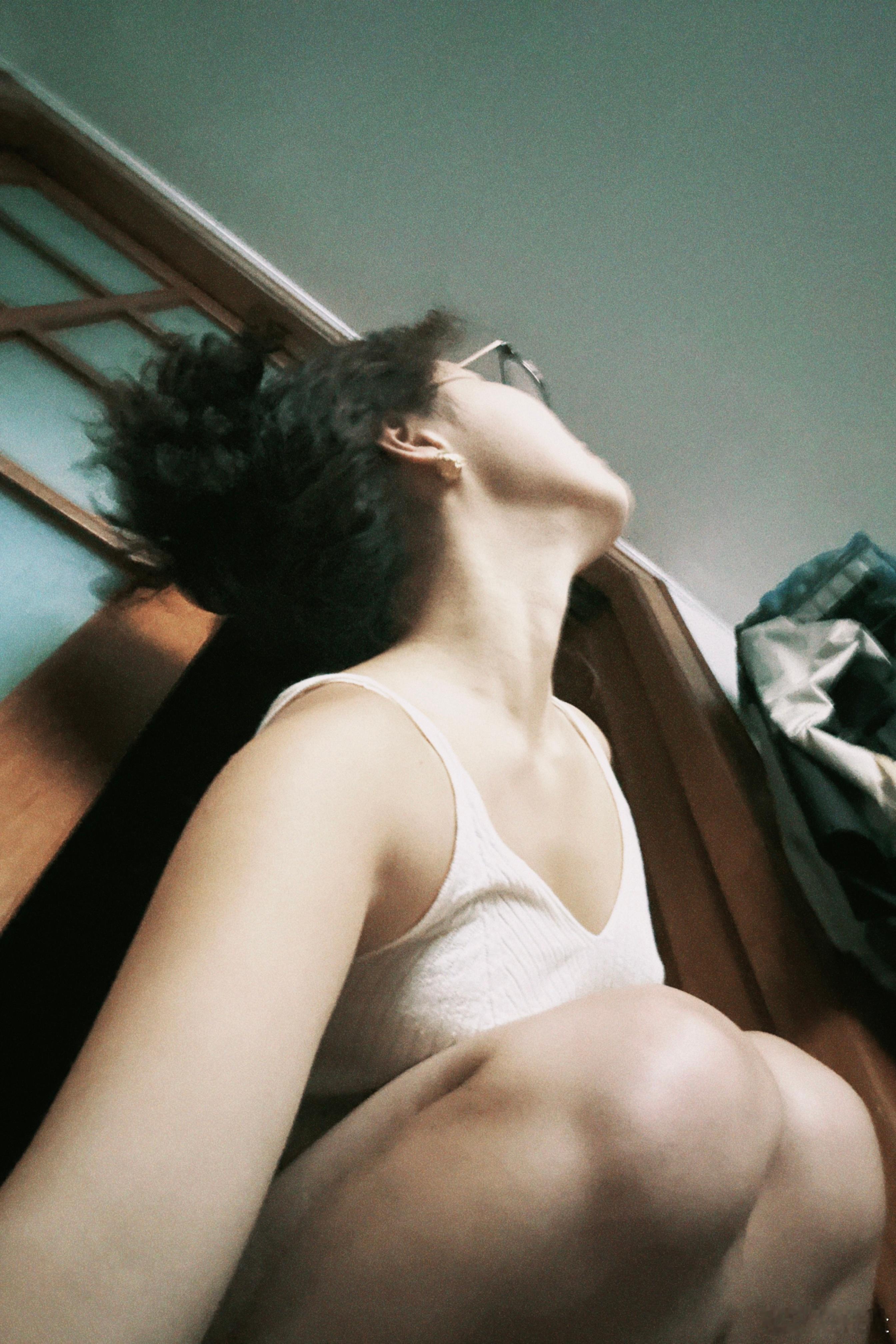 朝着未来看，心里充满爱。不看暗面，抛弃杂质。丢弃无法给你提供正向反馈的垃圾，让心