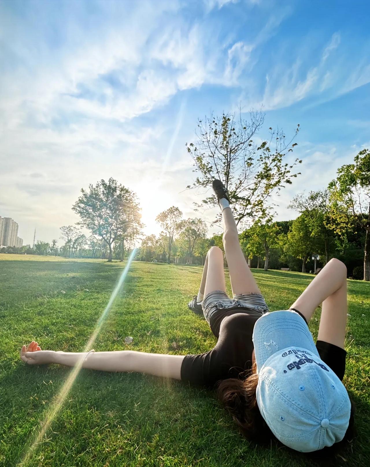 人生感悟！

人最大的愚蠢就是：话多
人最高的境界就是：沉默

想想真是这么回事