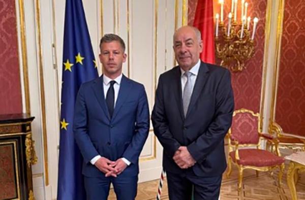 胜选即清算！
马扎尔手握三分之二多数，逼总统辞职，欧尔班体系末日？
 
4月15