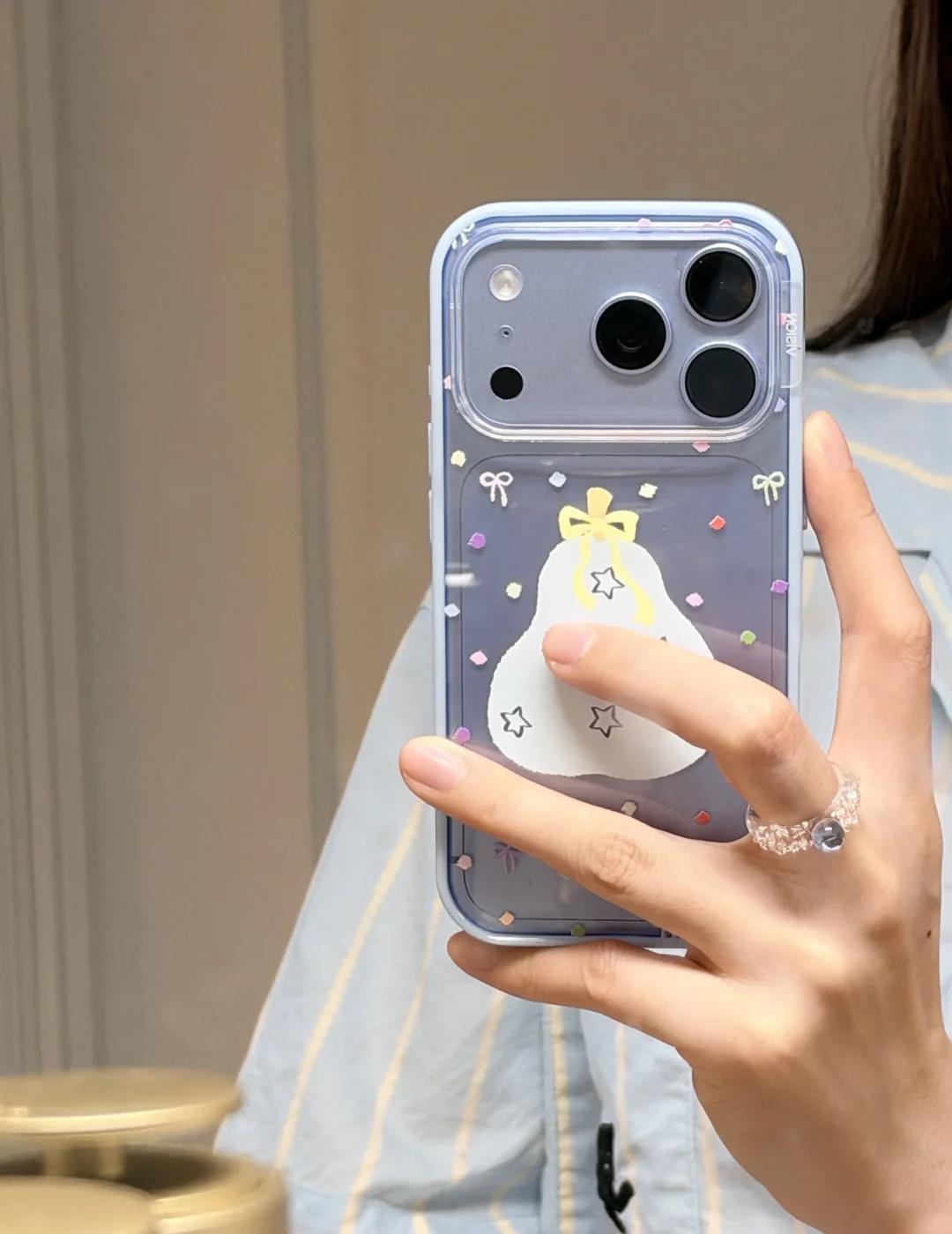 谁说iPhone18pro蓝色不好看？
这蓝色可太好看了！！看看你们的蓝色手机壳