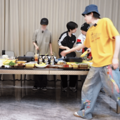 宋亚轩午餐：三根土豆丝、半杯小甜水 