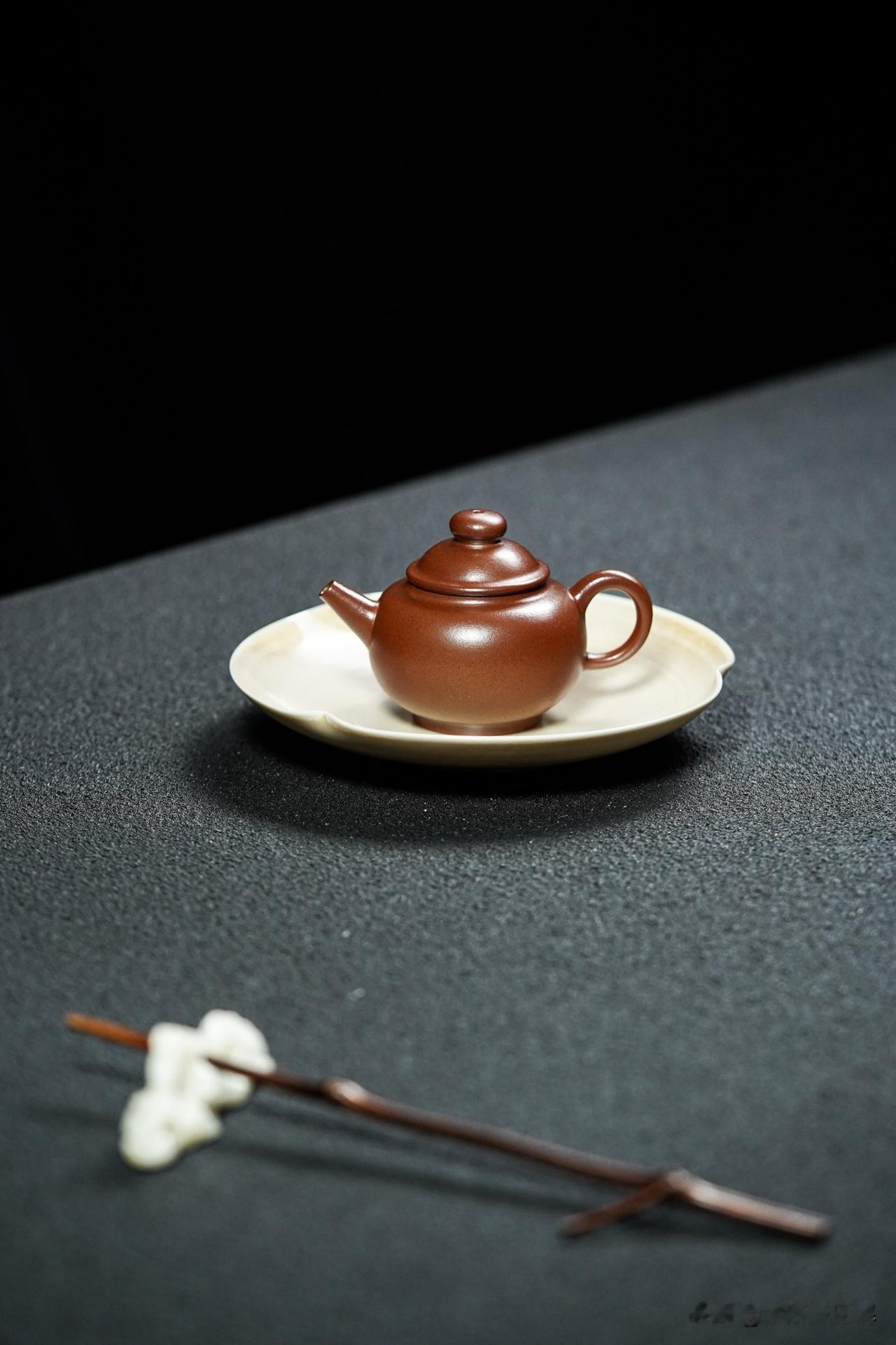 历史上，宜兴有紫砂二厂，三厂，四厂，五厂，唯独没有一厂，那是90年代以后，台湾紫