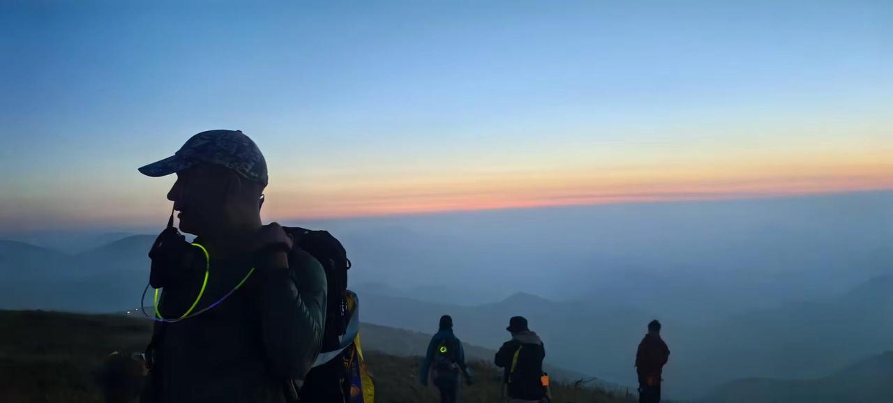 这蓝调时间 山海 日出  美景每周一山北京徒步搭子爬山的快乐