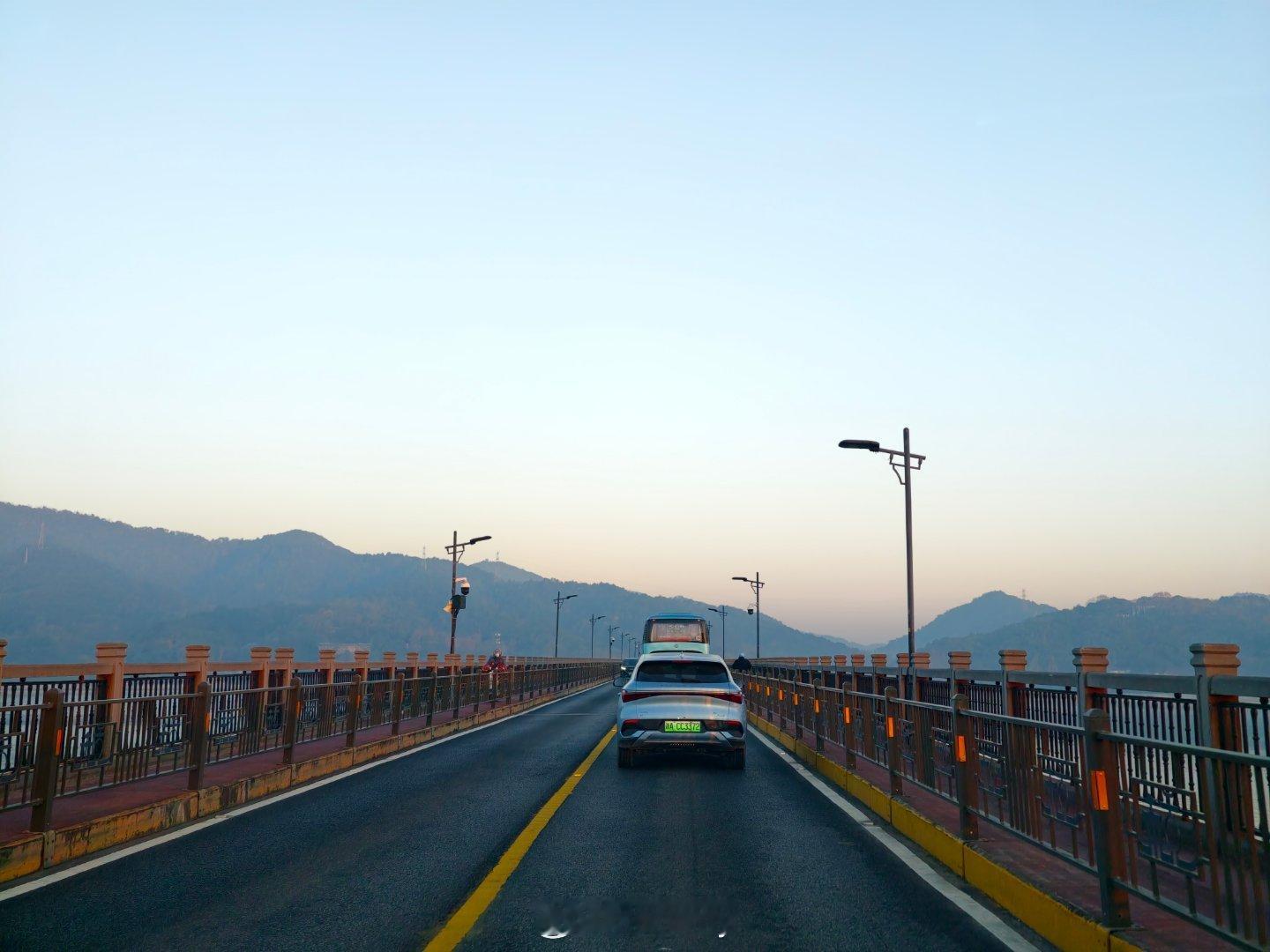 周一早上好。 杭州·钱塘江大桥
