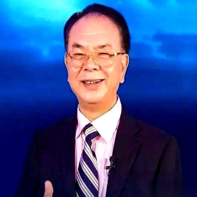 巨款砸脸？红章拍脸！

68岁老汉苦演九年“闲云野鹤”剧本。种树喝茶装得清纯无比