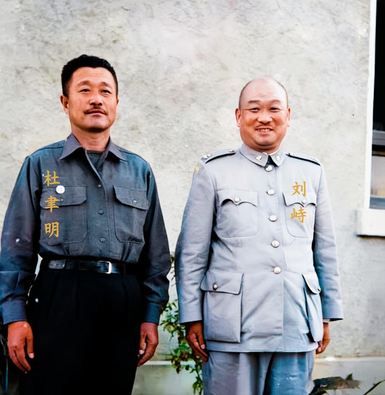 这才是杜聿明和刘峙的真实模样，而非演员所饰演的角色！这张老照片摄于上世纪四十年代