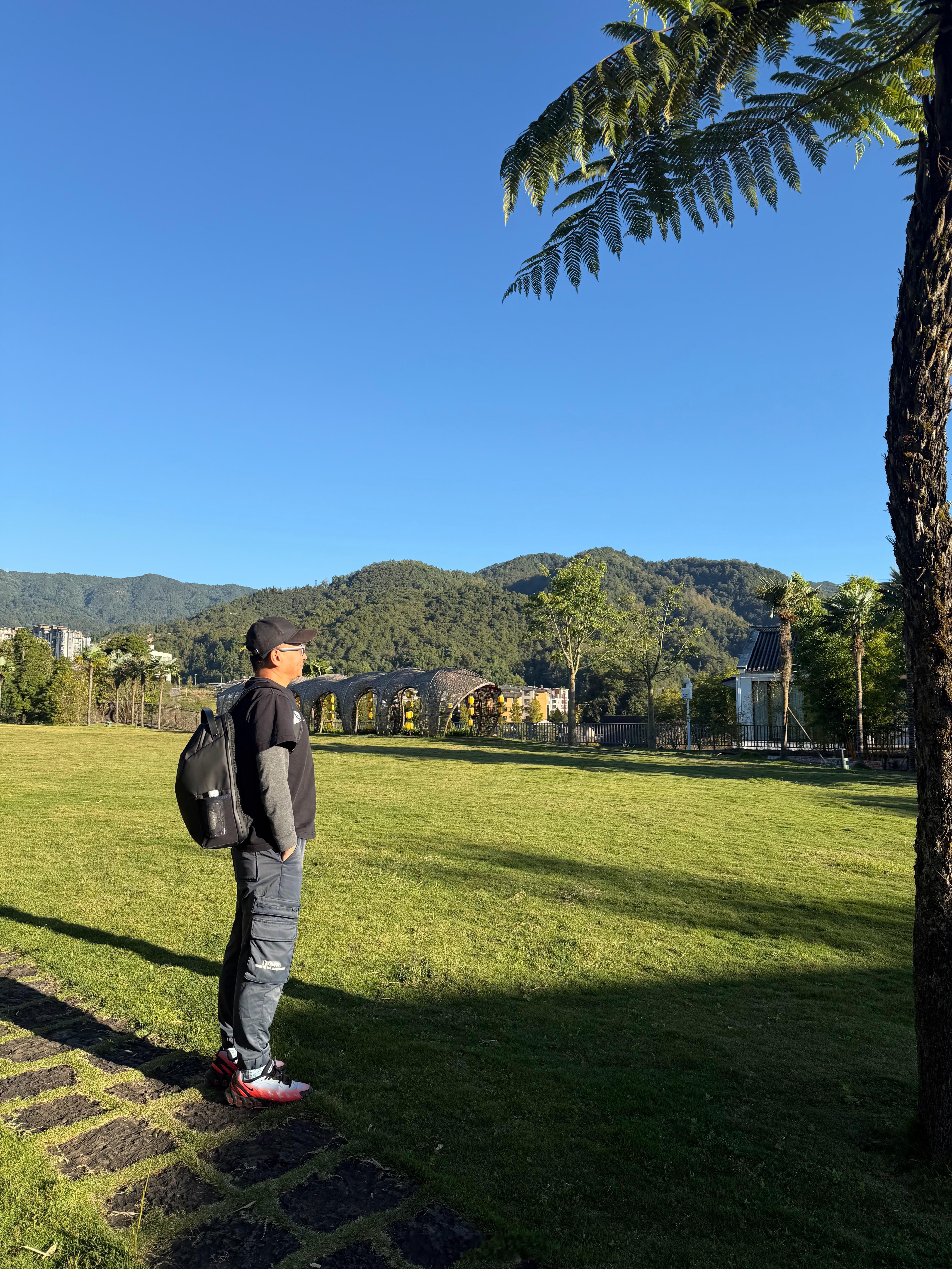 给大家推荐一个好地方：腾冲！腾冲最大的特产就是火山温泉！腾冲拥有99座火山和88