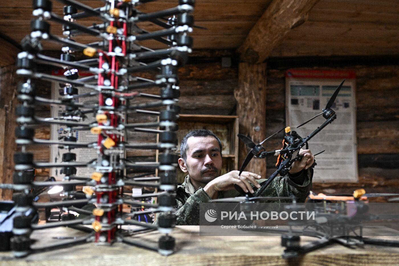 俄军“南方”集群第123摩托化步兵旅无人机实验室图片来源：俄新社 