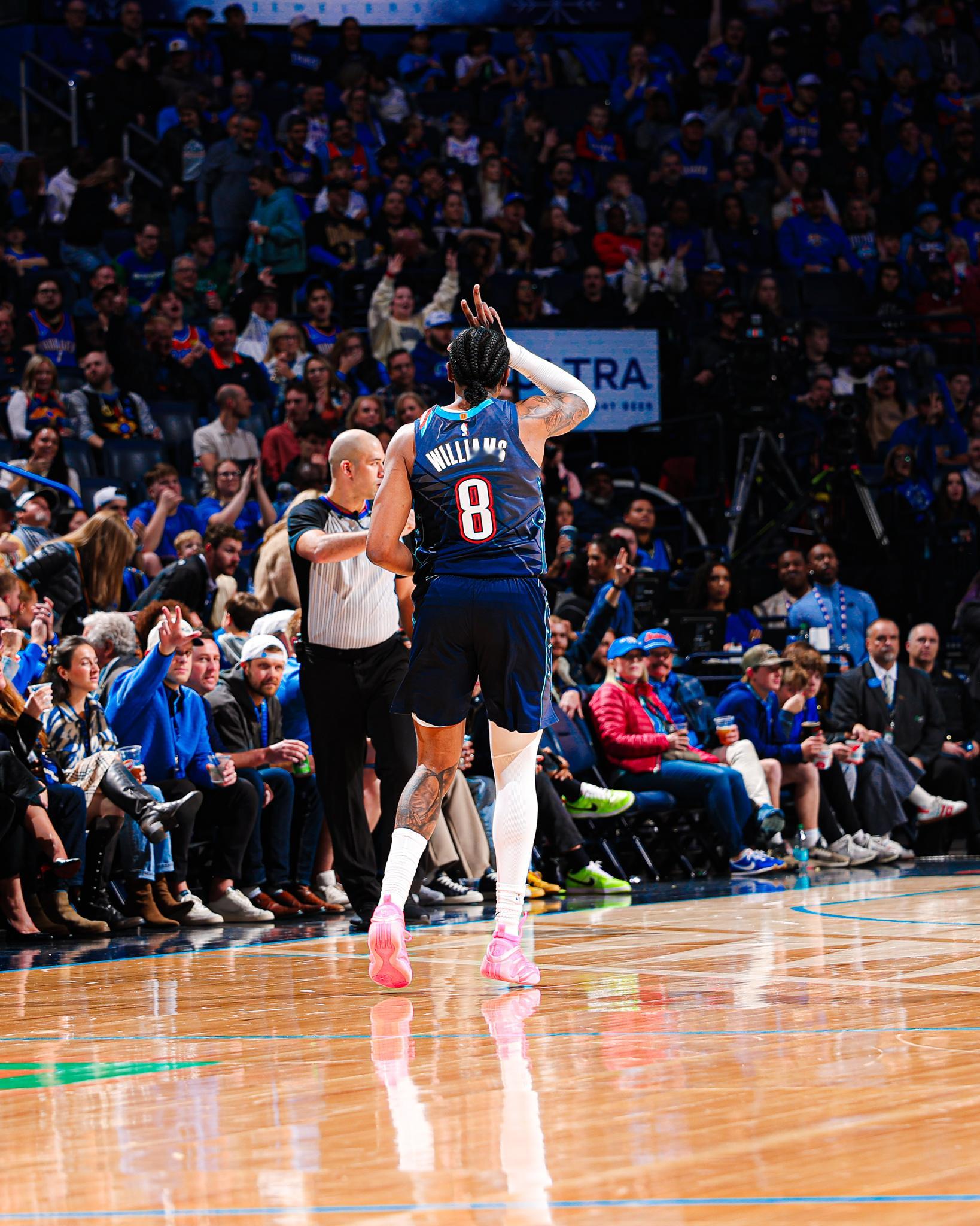 杰伦威廉姆斯已经在雷霆拿到298次抢断，超越雷霆名宿尼克科里森，上升至雷霆队史第