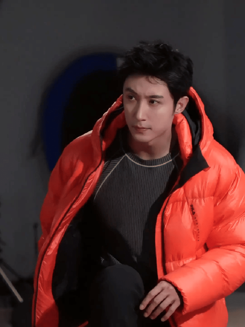 黄景瑜敖瑞鹏都生不出这么像的嘿嘿，看到这个话题联想到之前黄景瑜工作室签约新艺人包