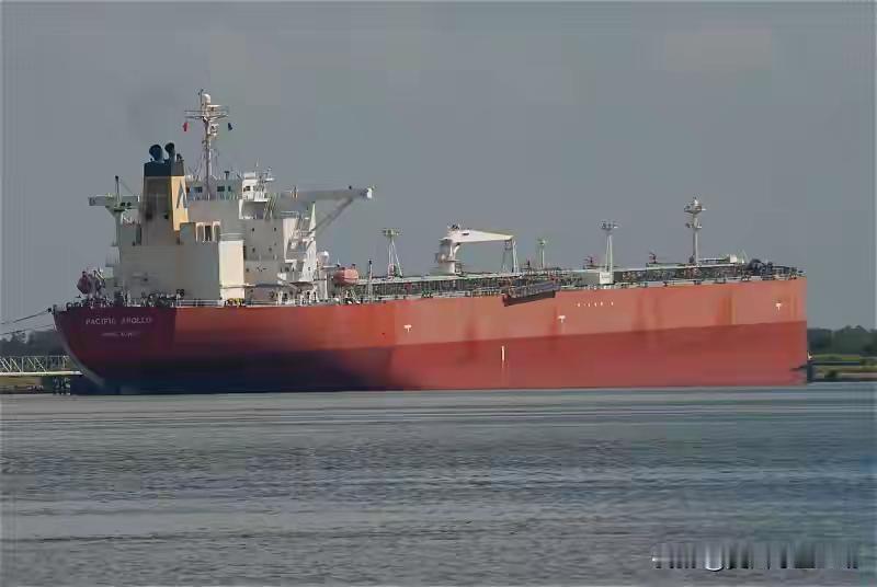 法国海军牵头，北约首次扣押俄“影子舰队”油轮？
当地时间2025年10月1日，法