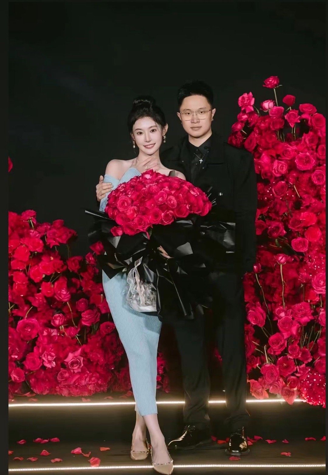 迪迪不畏上竞综撒狗粮 《我赞红人》这段太有节目效果！迪迪不畏冲冠军时，老公悄悄到
