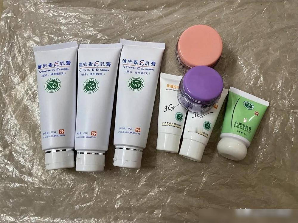 原来，广州皮防所的护肤五宝，有四种可以在线上订了。

这消息真的造福懒人，以前想