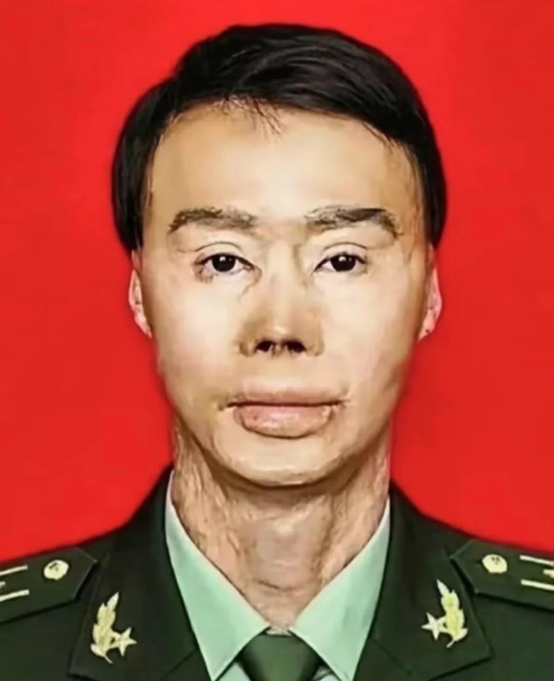 请你停留一秒钟，为英雄点赞
27名乘客得救了！梁强在回家探亲途中突遇车祸现场救出