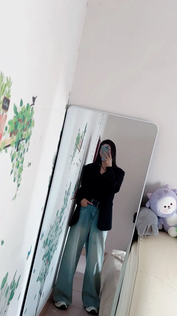 “这年头，最好的避风港是自己，别期待谁，也别指望谁…”
