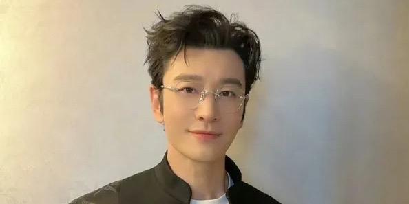 11月13日，演员黄晓明的庆生视频引发热议，吹蜡烛时他竟“吹”出手机屏幕，且48