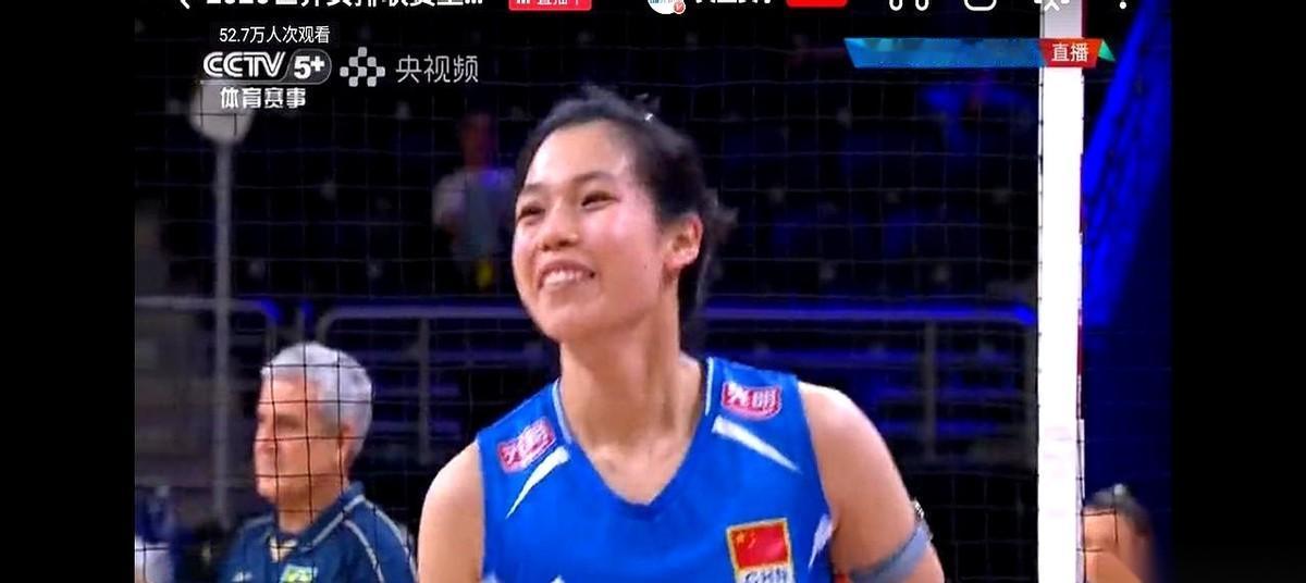 中国女排对巴西这场球，第三局，画风彻底变了。
不再是小心翼翼地把球送过网，而是发