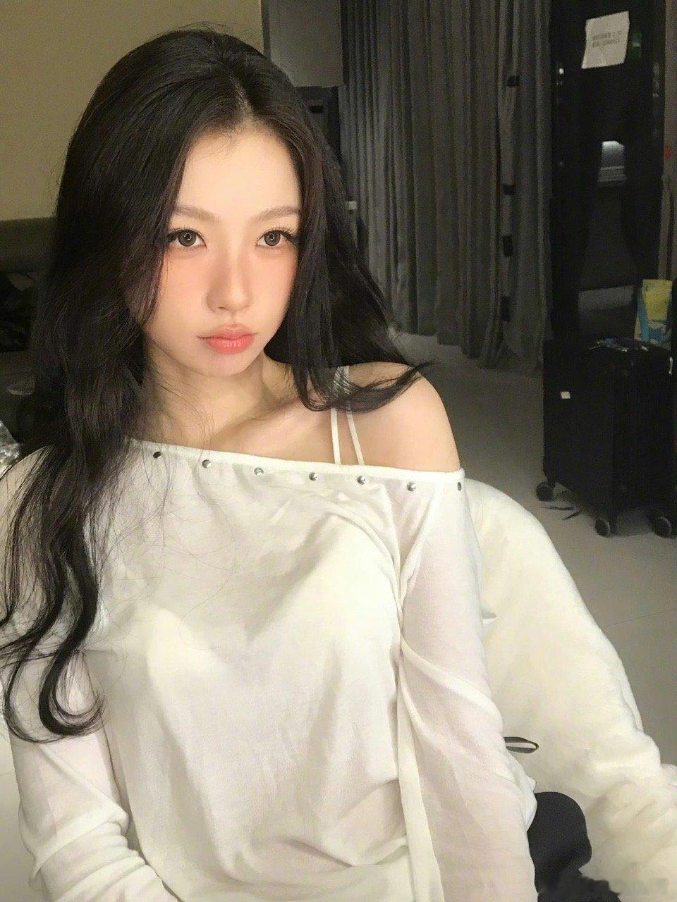 虞书欣十月营业虞书欣国庆营业照萌萌的小女孩[女孩儿] ​​​