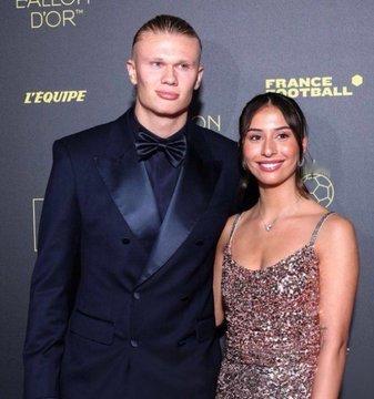 哈兰德“我是个足球迷，所以各种比赛都看。我们当时正在吃晚饭，我查了一下有没有什么