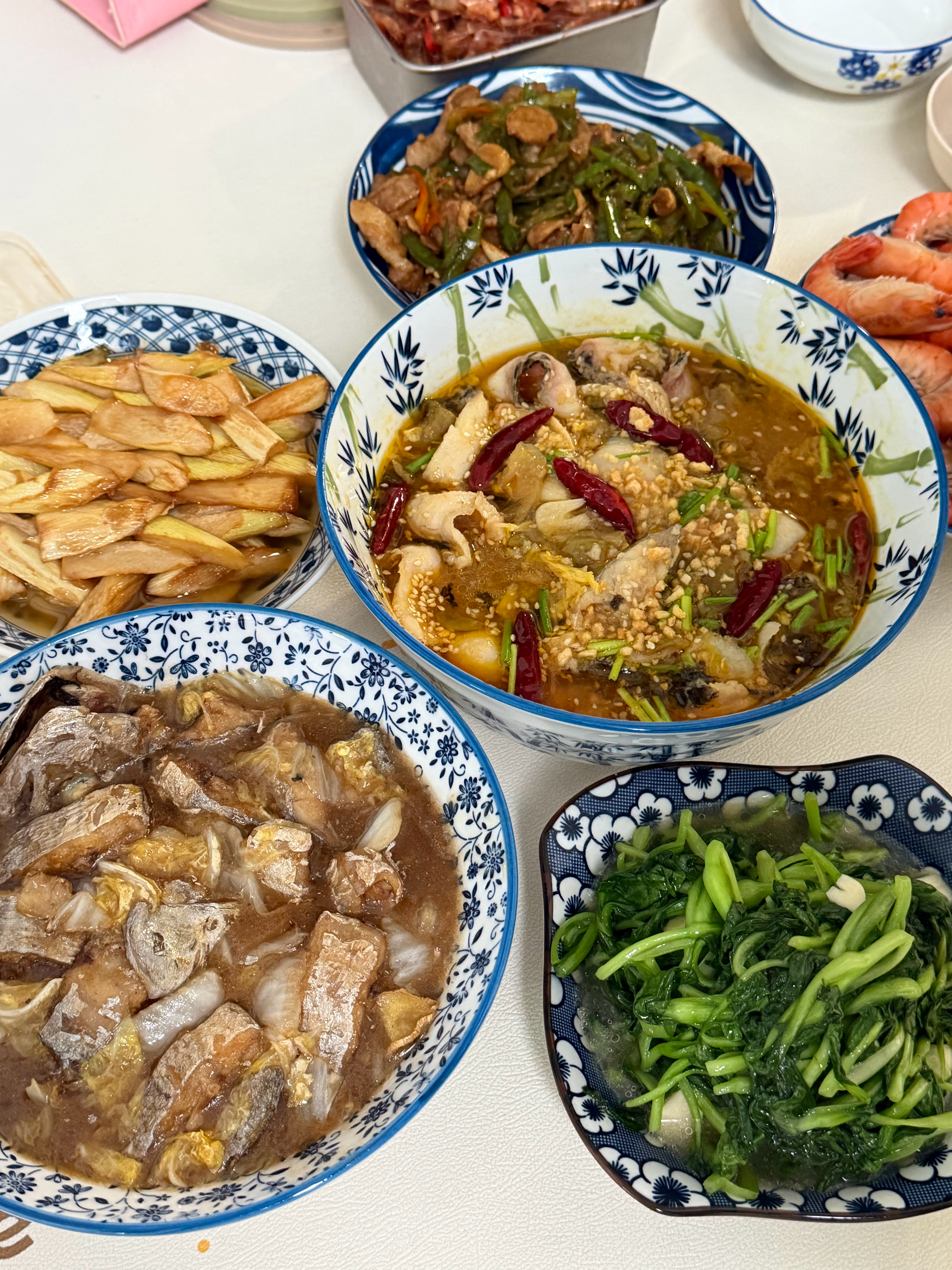 到顺德先吃鱼生 但是我不会吃生的 那么烤鸡烤鸭烤鹅我来了 ​​​