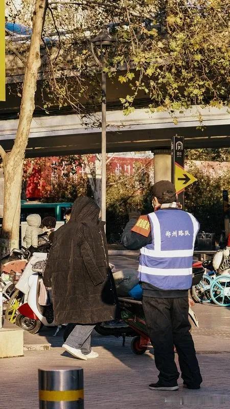 只靠打工攒下100万可能吗 只靠打工攒下100万是可能的。有90后北漂月薪800