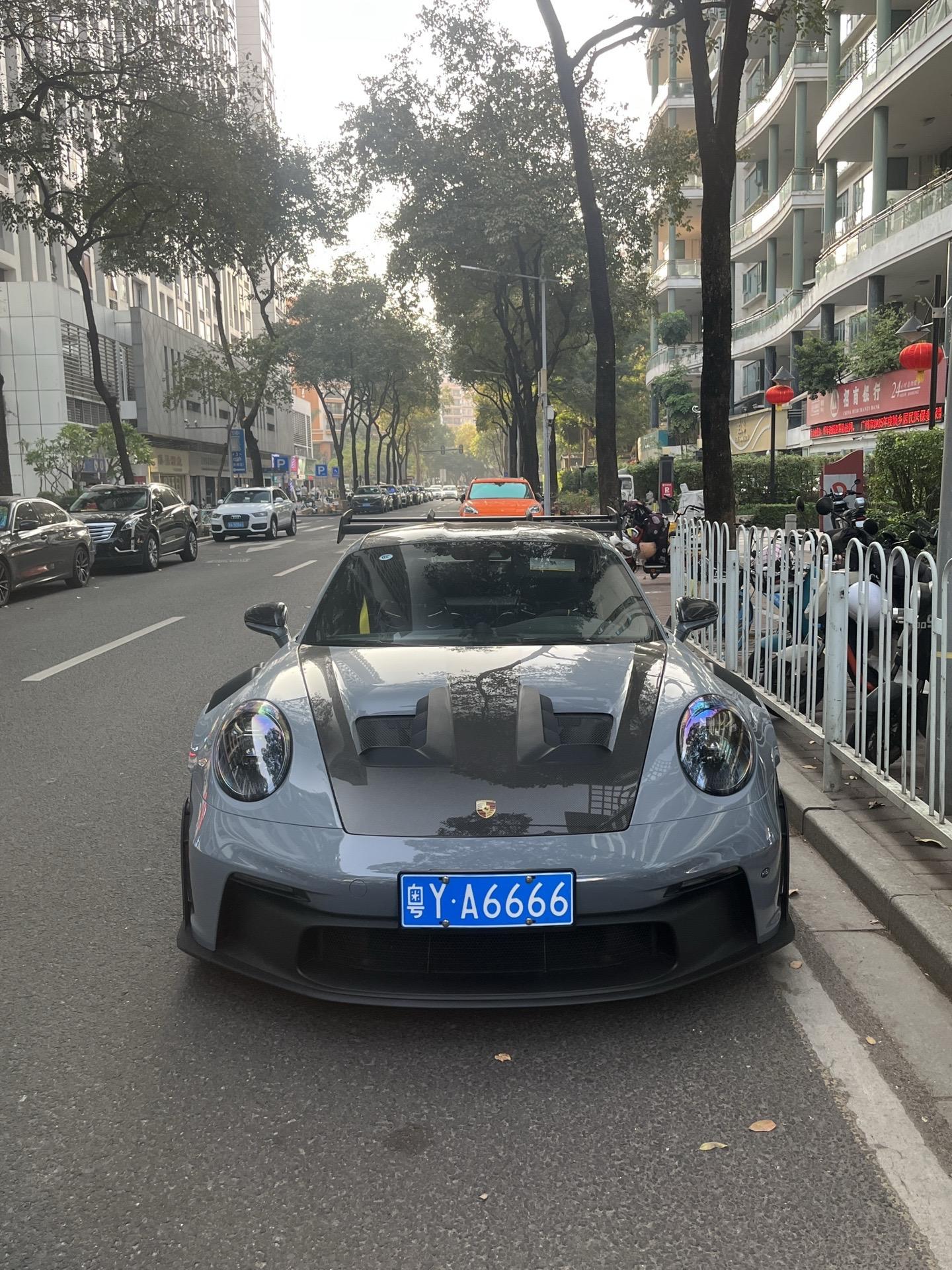 赛道之王992GT3RS，车牌还是绝版四连号
