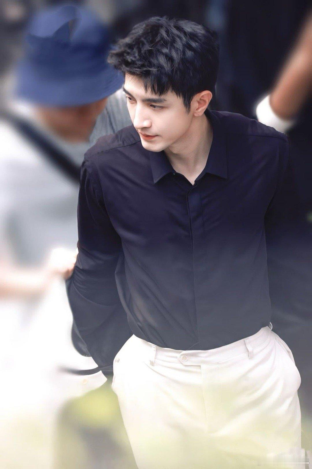 金瀚海贼王登场通通躲开 金瀚这次真的鲨疯了！从海上糙汉船长变身《繁花深处》的西装