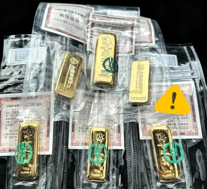 近期金价接连回落，国际金价跌破4500美元，国内原料金跌至970元附近，不少囤金