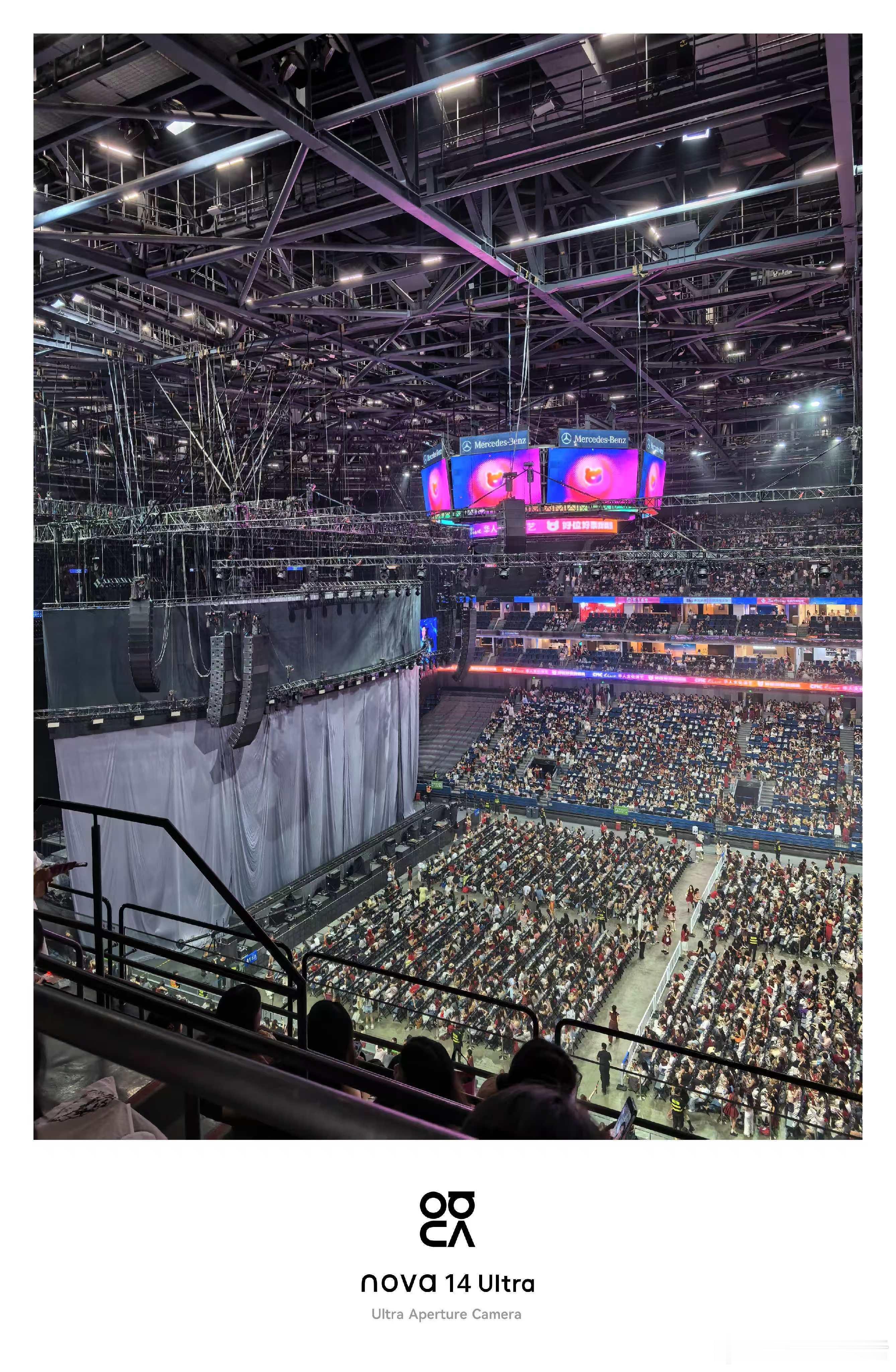 易烊千玺演唱会现场好多显眼包 都谁去演唱会现场了？评论区甩几张图片过来让我看看！
