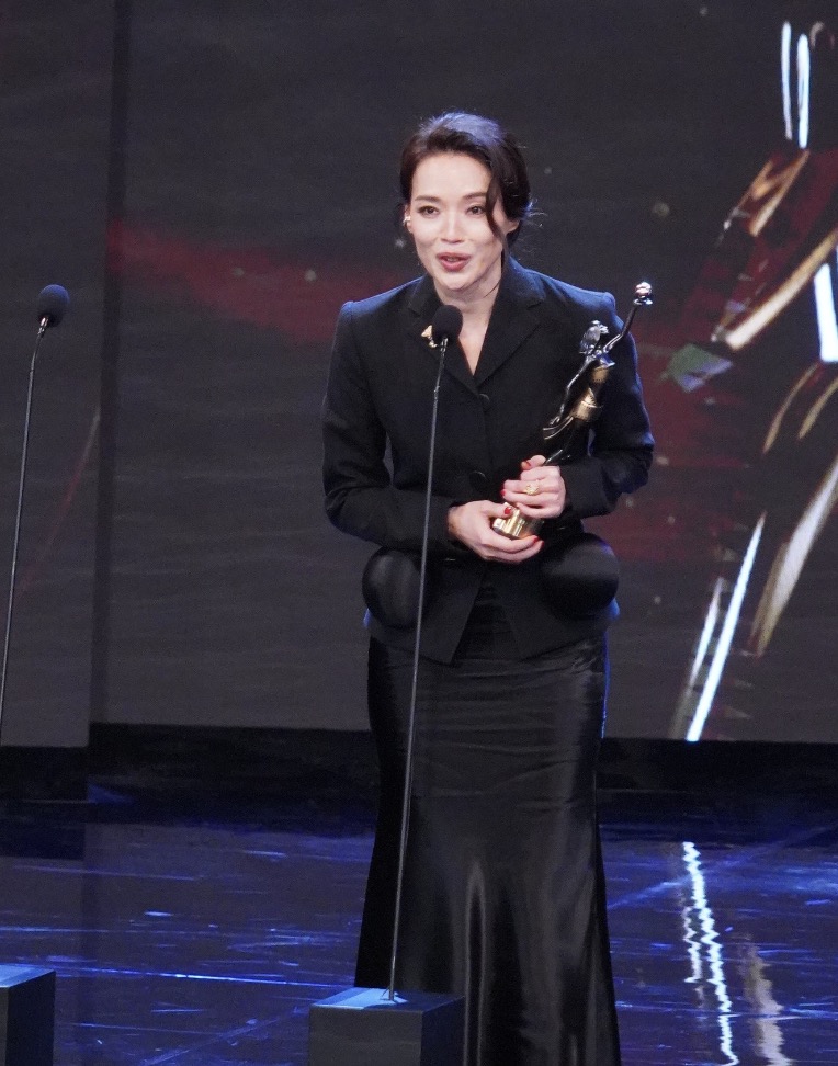 舒淇凭《女孩》夺得香港电影金像奖“新晋导演”奖