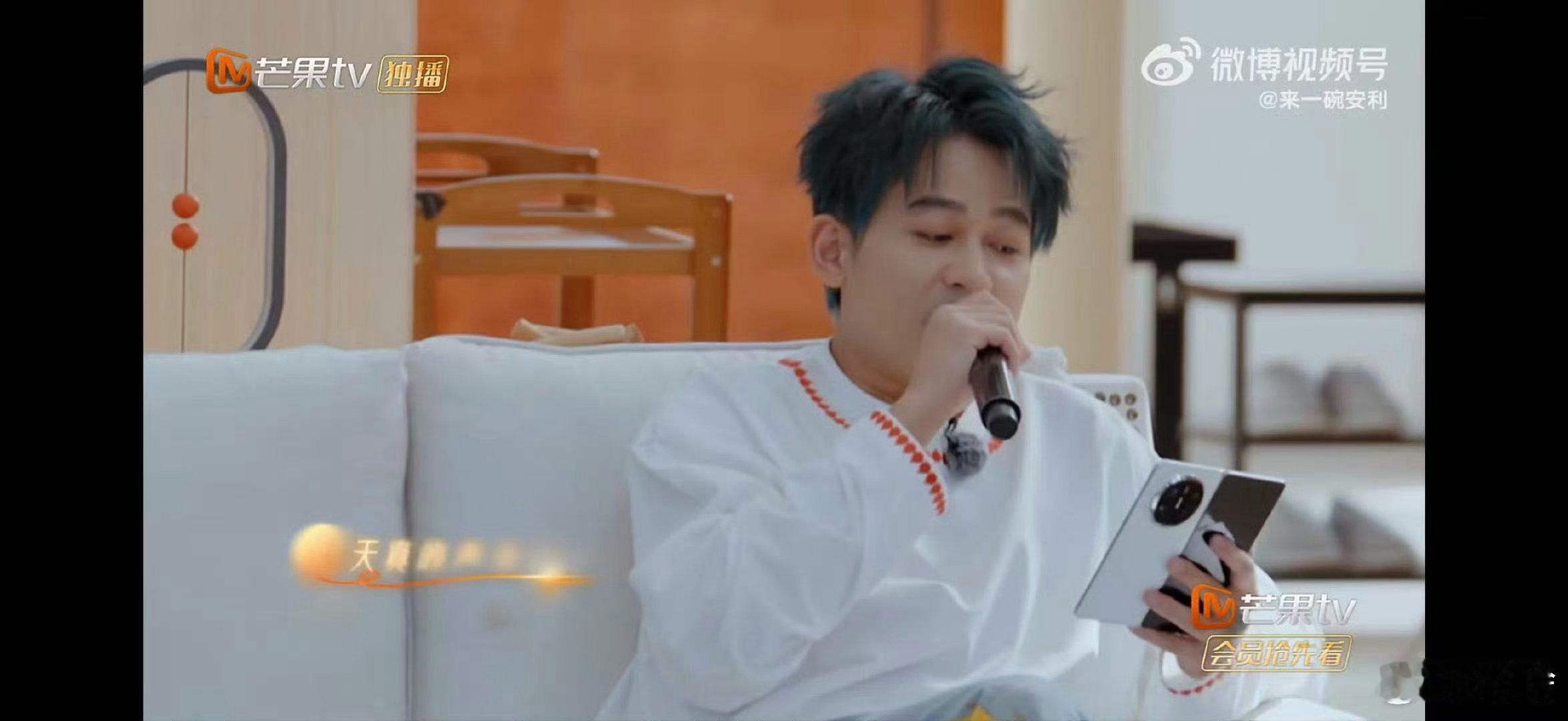 厚米团演奏友情岁月快乐老友有风季 陈小春张智霖合体，搭配《友情岁月》，直接把氛围