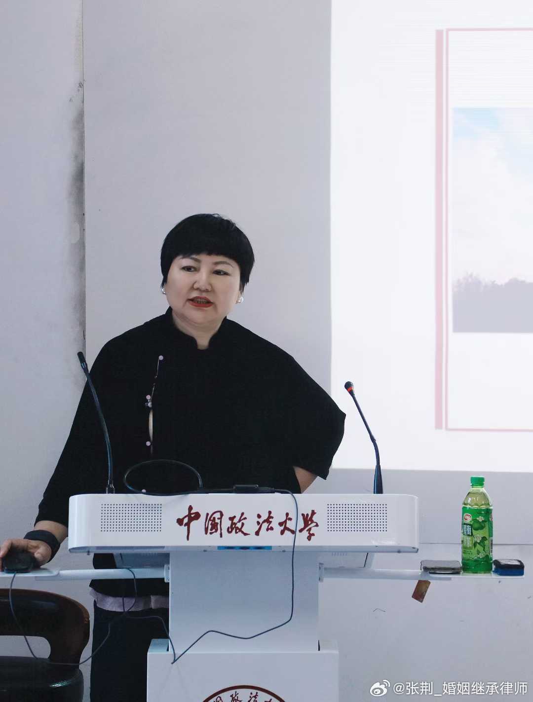 最近恰逢年底调解结案多，昨天就带着学生们感受了一场模拟法庭调解。法大的学生们都很