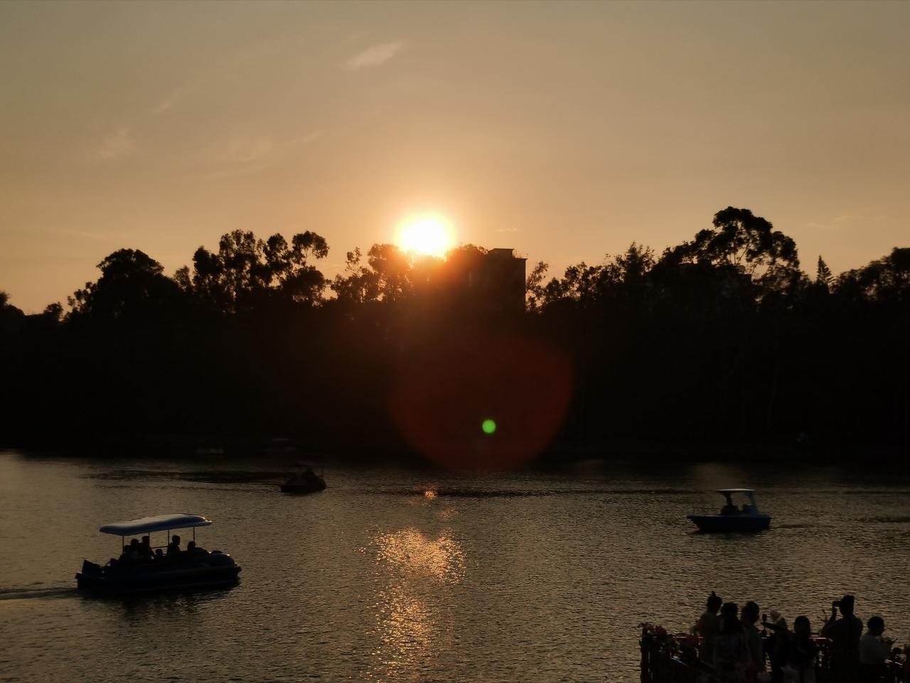 发朋友圈必火！3句治愈系文案，戳中内心柔软处✨

有没有发现，越简单的文字越能打