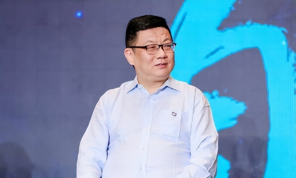 【#起亚中国高管称等本土企业烧死再来抢市场#】​第十五届中国汽车蓝皮书论坛CAB