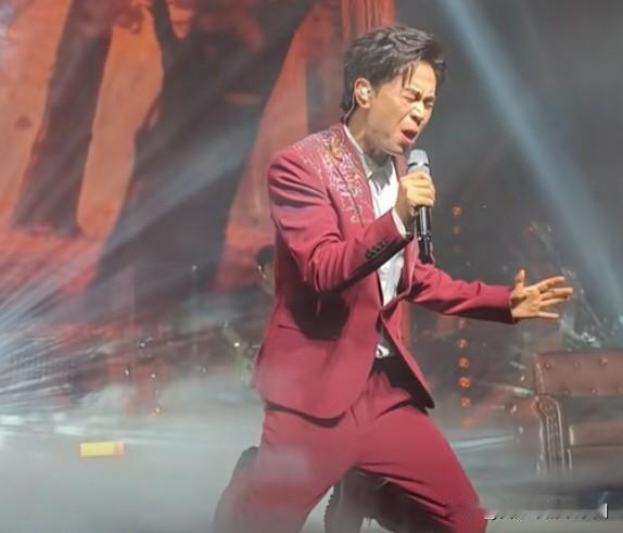 歌唱家为何鲜有人开演唱会？

在中国乐坛上，有不少歌唱家在国内外接连获得大奖，令