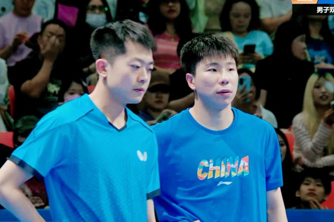 袁励岑/徐瑛彬为何被向鹏/黄友政3:0零封？
主要是三个原因。

其一、昨天袁励