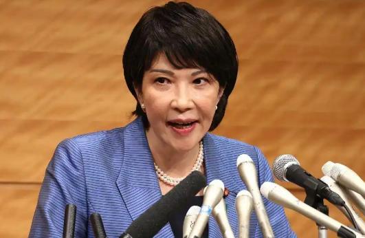 高市早苗彻底把日本带上右翼绝路！跟风美国卡中国芯片、狂喊台湾有事就是日本有事，疯